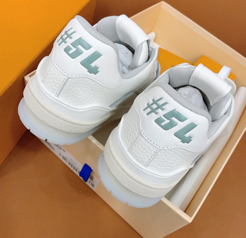 Louis Vuitton Zapatillas Blanco
Gris Signature