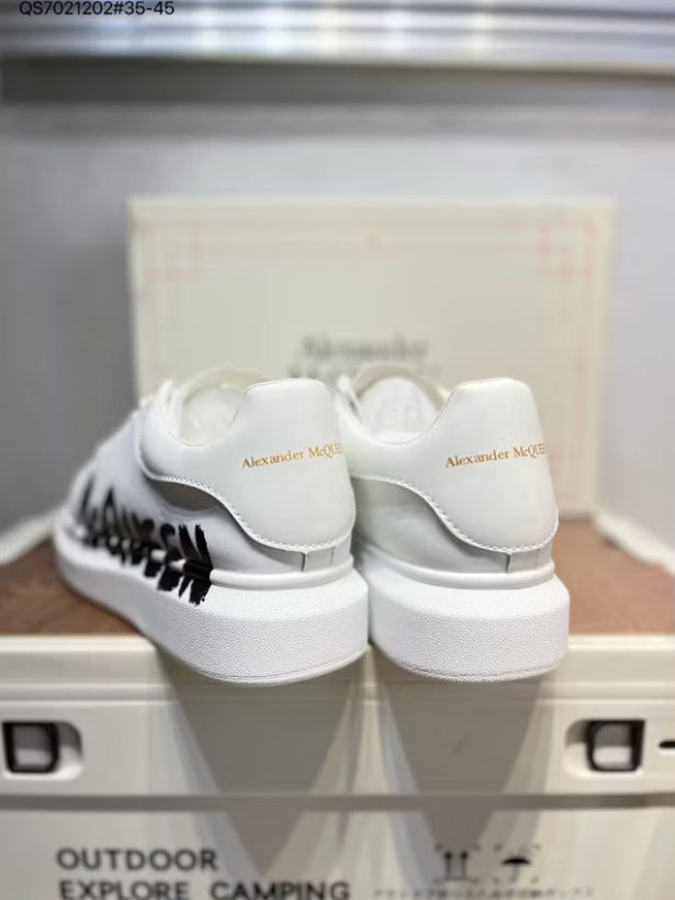 Alexander McQueen Graffiti de gran tamaño Blanco Negro