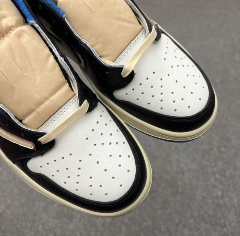 Jordan 1 Retro Low OG SP Fragment x
Travis Scott