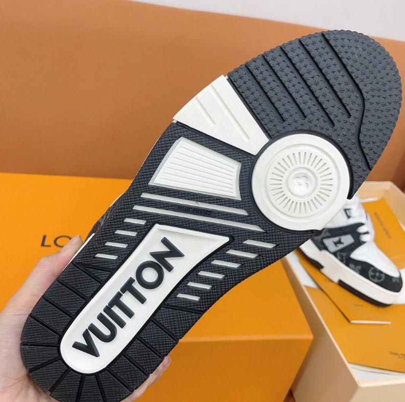 Louis Vuitton LV Trainer en blanco y negro
