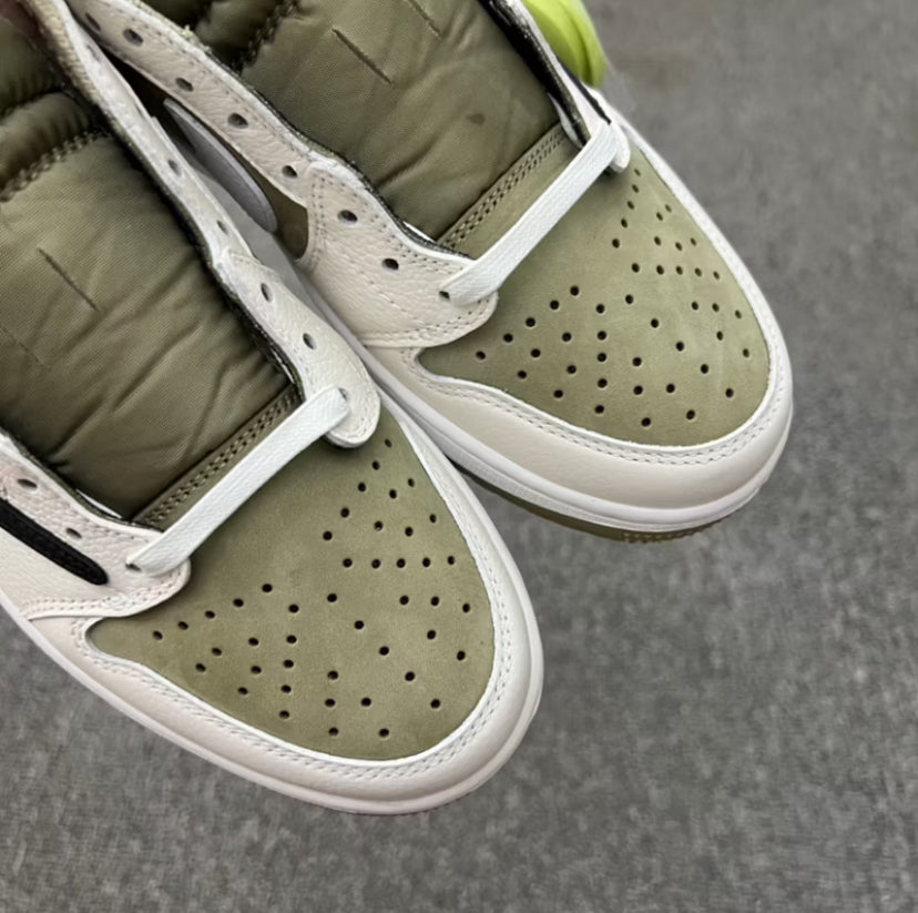 Jordan 1 Retro Low Golf Travis Scott en verde oliva neutro