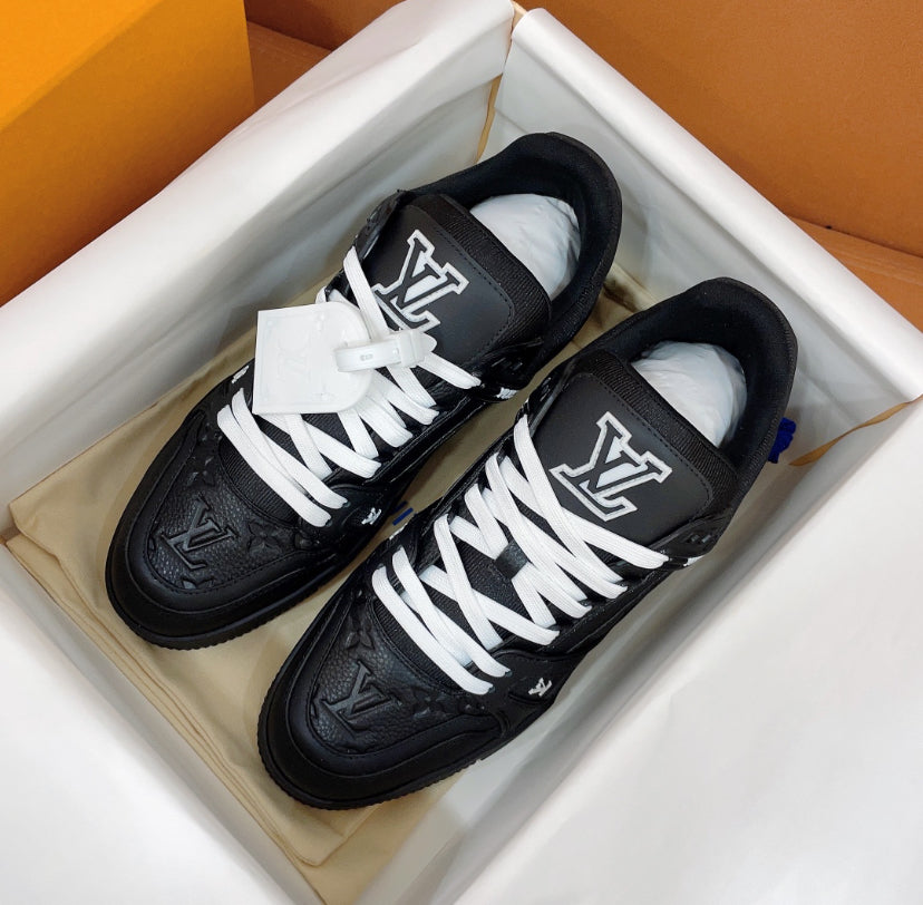 Louis Vuitton Trainer Black con monograma en relieve