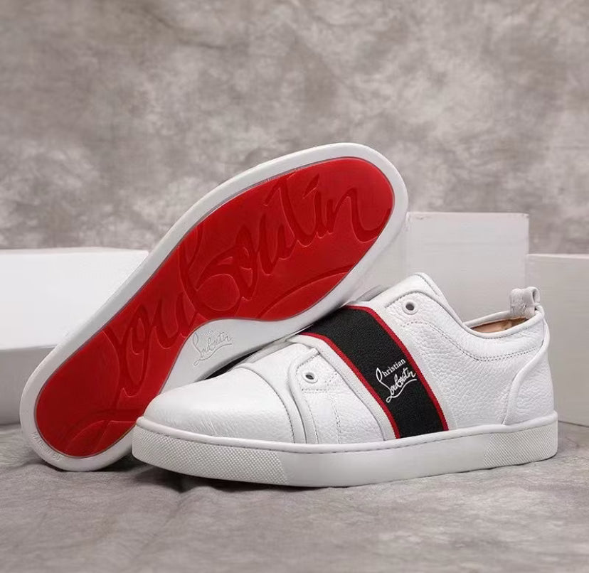 Sneaker Christian Louboutin
Adolescenza en blanco