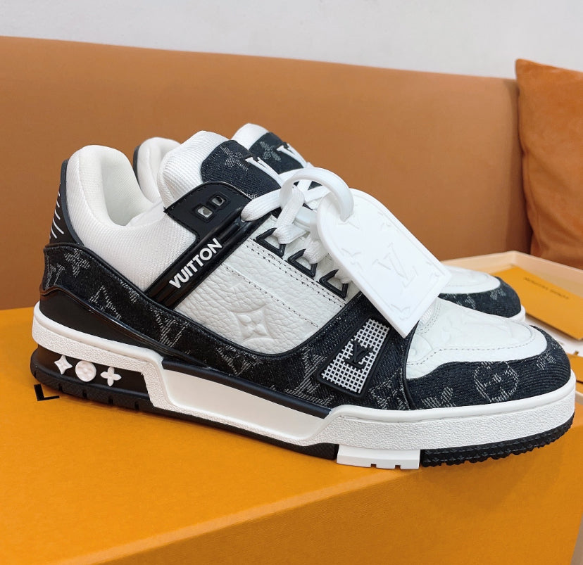 Louis Vuitton LV Trainer en blanco y negro