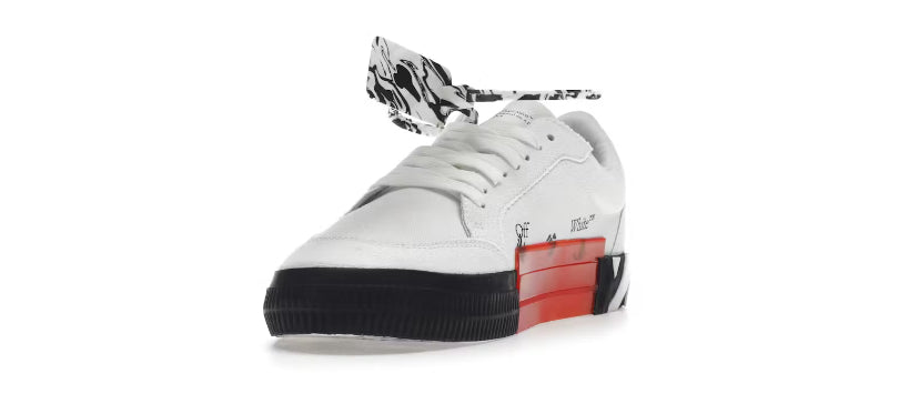 OFF-WHITE Vulcanized Low en lona blanca y negra