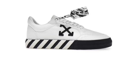 OFF-WHITE Vulcanized Low en lona blanca y negra