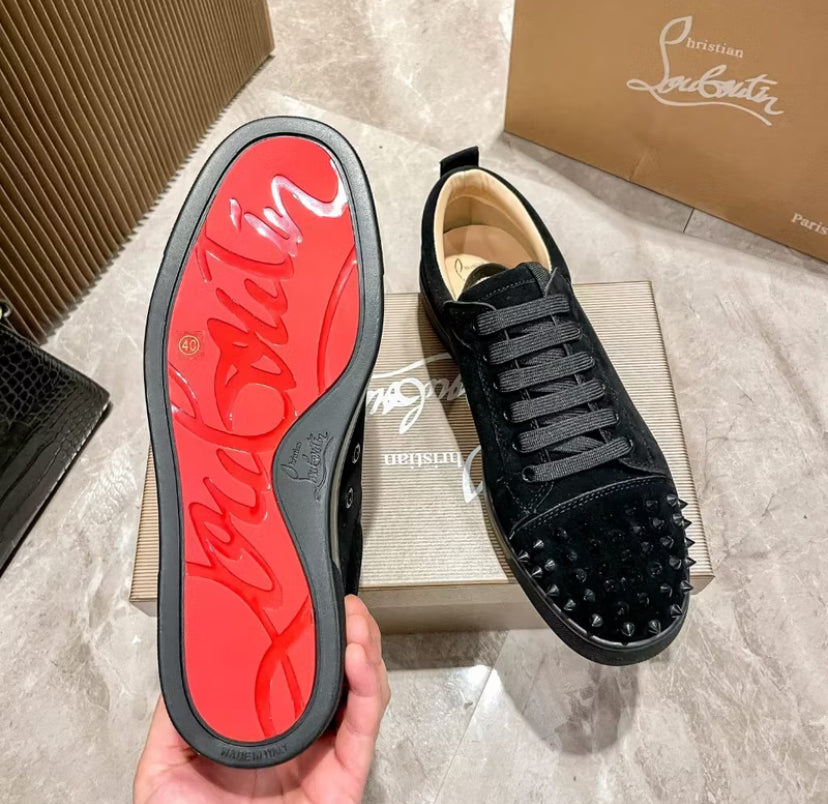 Christian Louboutin Zapatilla Louis
Junior Spikes Veau Velours Negro