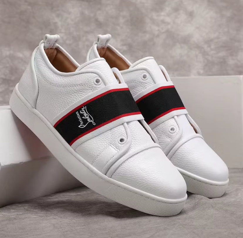 Sneaker Christian Louboutin
Adolescenza en blanco