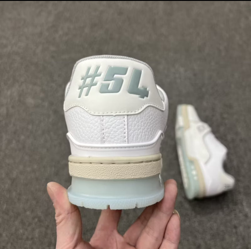 Louis Vuitton Zapatillas Blanco
Gris Signature