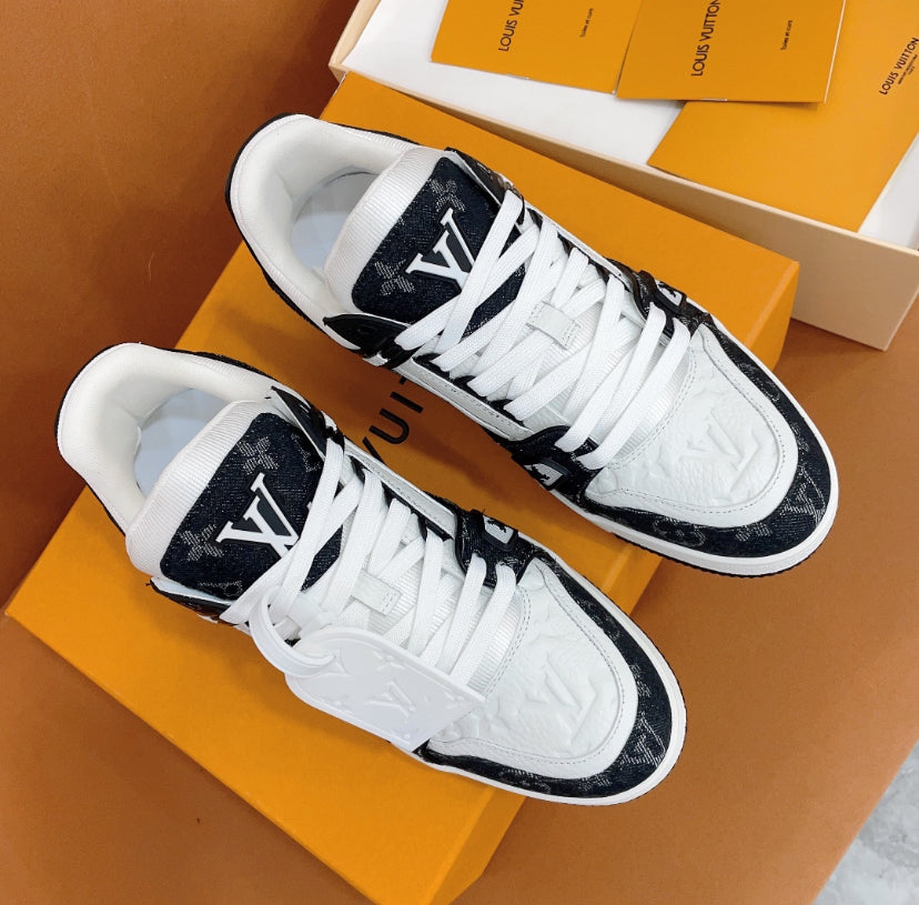 Louis Vuitton LV Trainer en blanco y negro